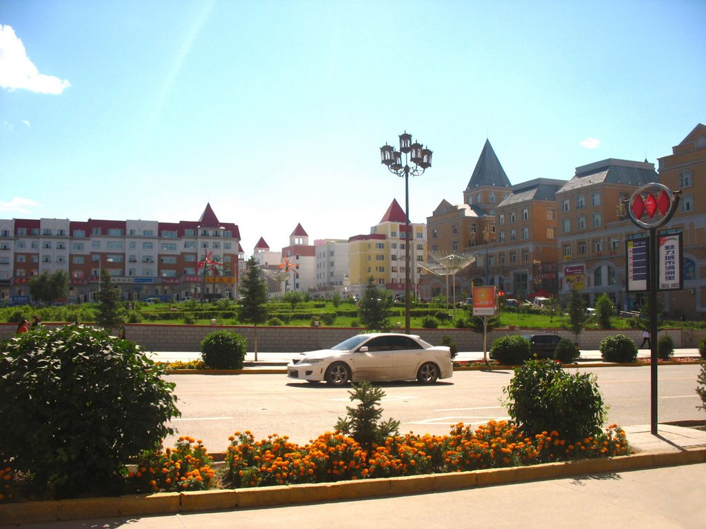 迎宾广场 （周建泽摄）