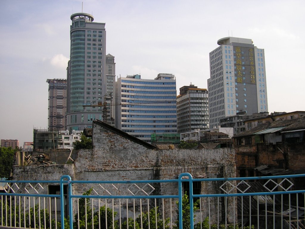 Building contrast on Jiefang Road - 解放路建筑对比