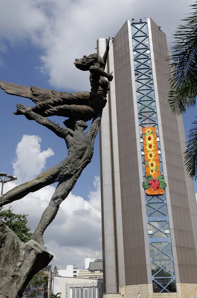 Armenia - Gobernación del Quindio y Monumento al Esfuerzo