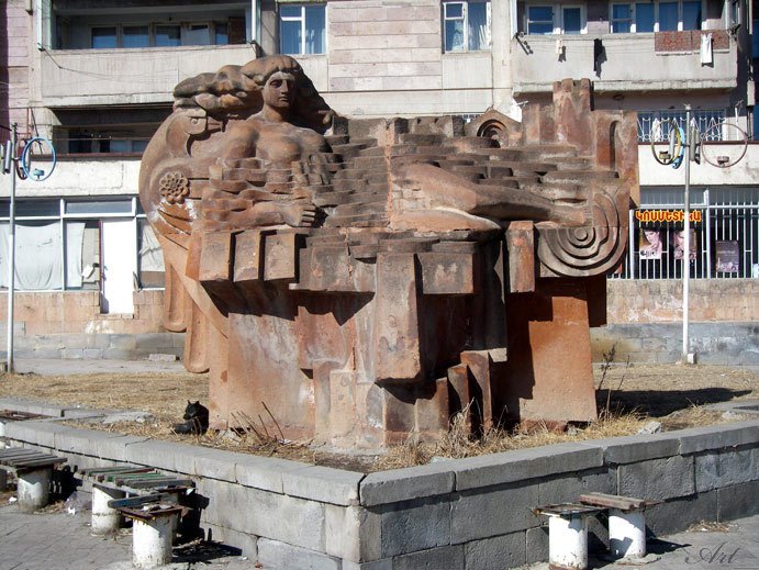 Кировакан, Арцахская площадь "Русалка"