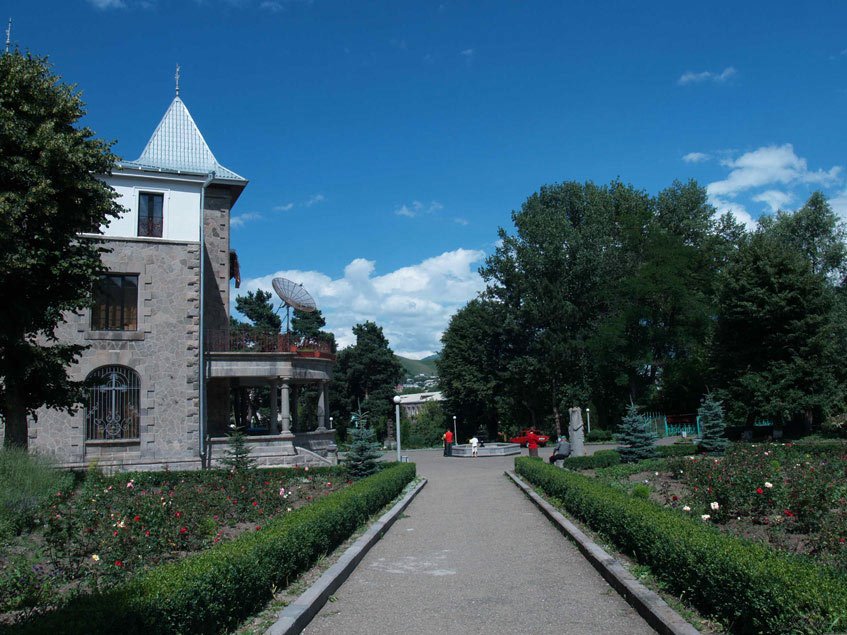 Кировакан, Дом Таирова (ныне - резиденция Архиепископа Лорийского Марза (региона)
