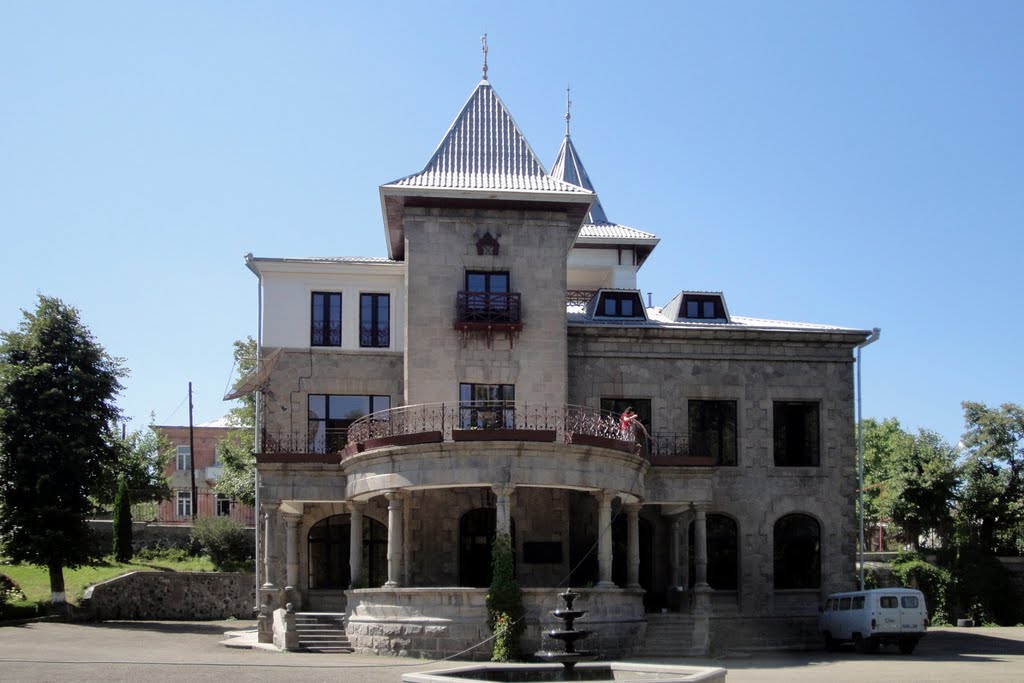 Vanadzor, Thairovs former villa