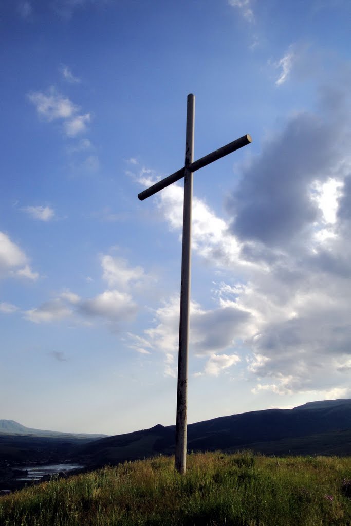 Hrazdan, cross on mount