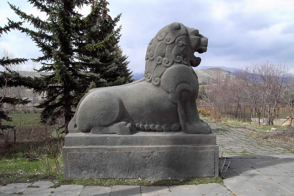 Hrazdan, Park of Aghbyurak, Sculpture of lion