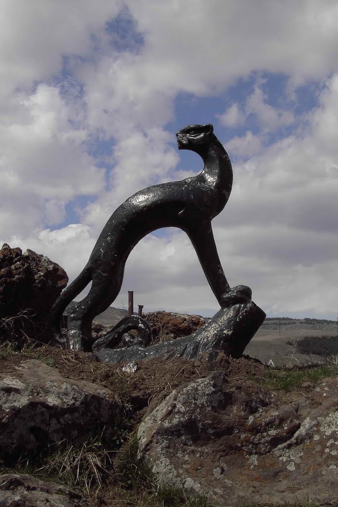 Hrazdan, Pantheras Sculpture
