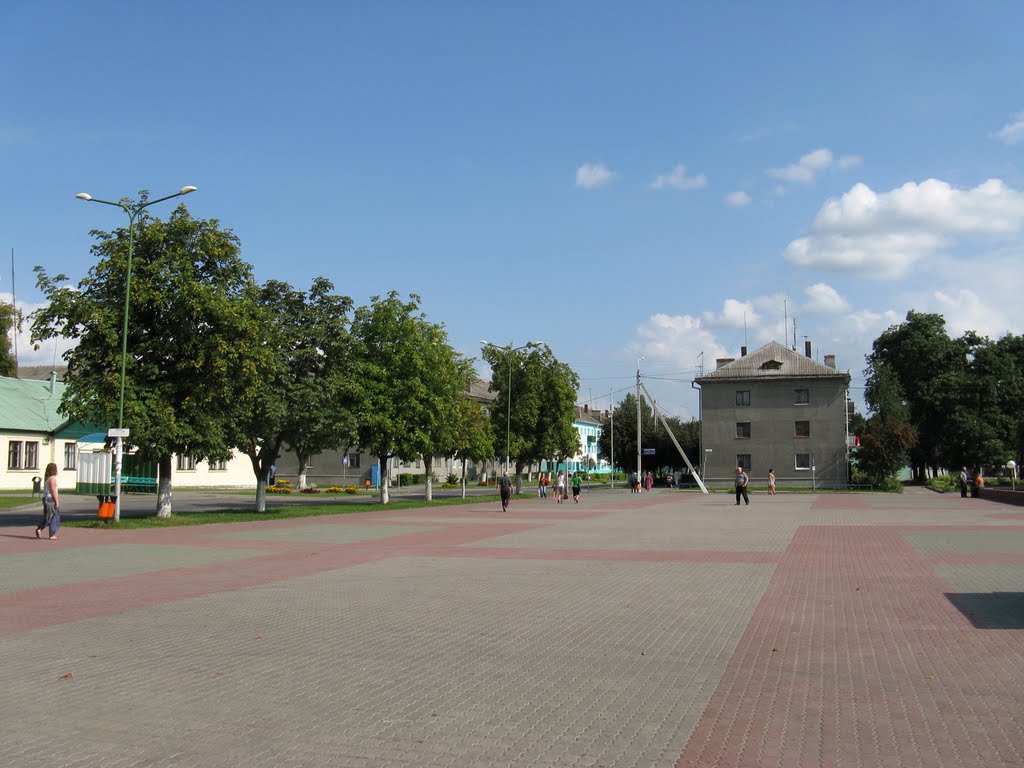 Площадь (The Squre)