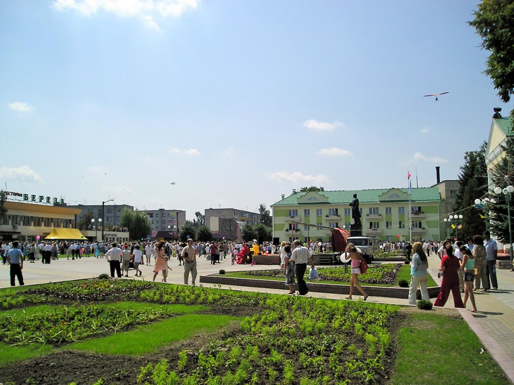 Площадь (The Square)