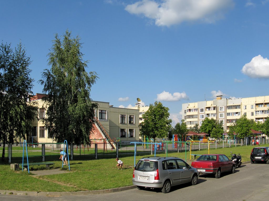 Северный городок, во дворе дома №71 (In the courtyard of Severny gorodok, 71)