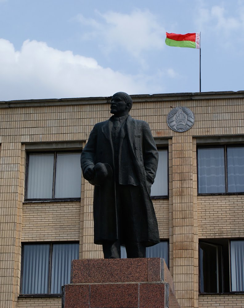 Помнік Леніну ў Ганцавічах.