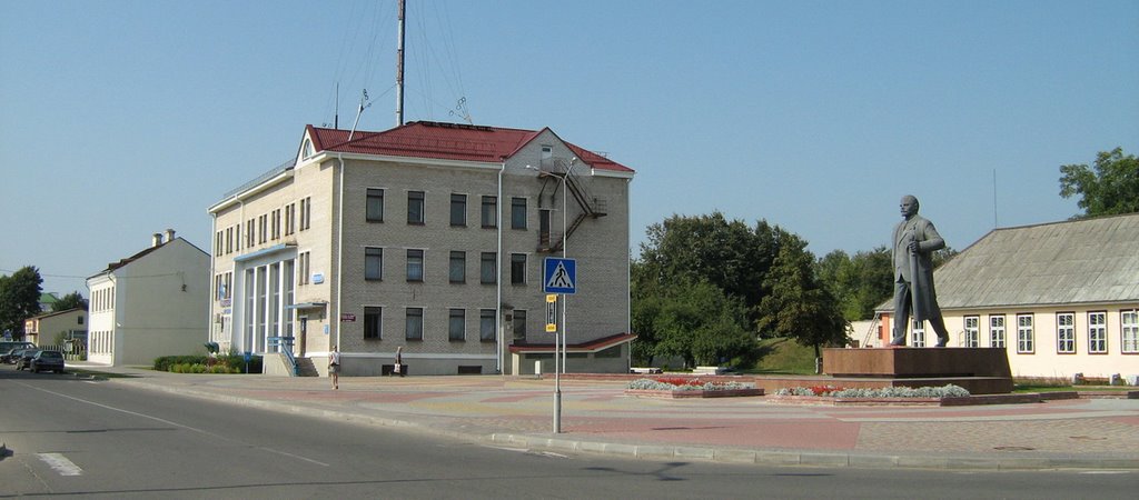 ►Площадь с дедушкой