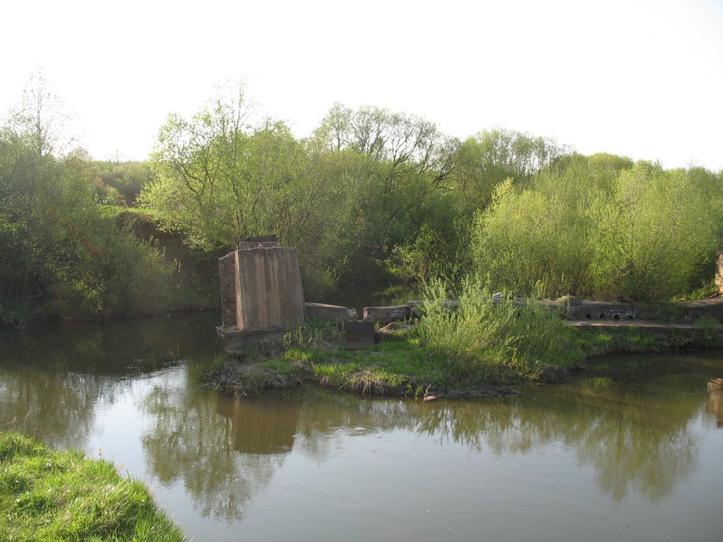 Broken dam near Baran