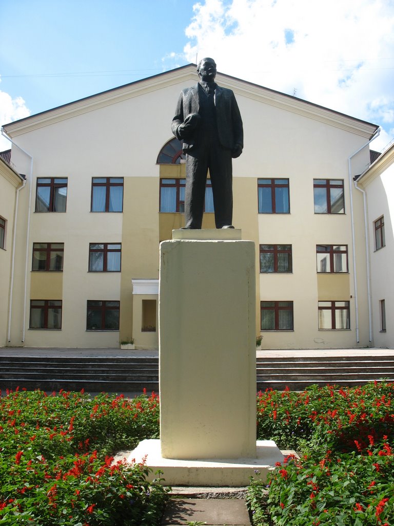 Памятник Ленину / Memorial to Lenin