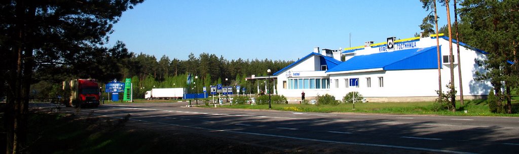 Hotel & filling station at 101 kilometer of M3 route near Biahomľ