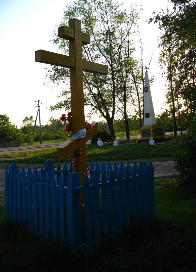 The Orthodox Cross & memorial to WW2 pilots in Biahomĺ