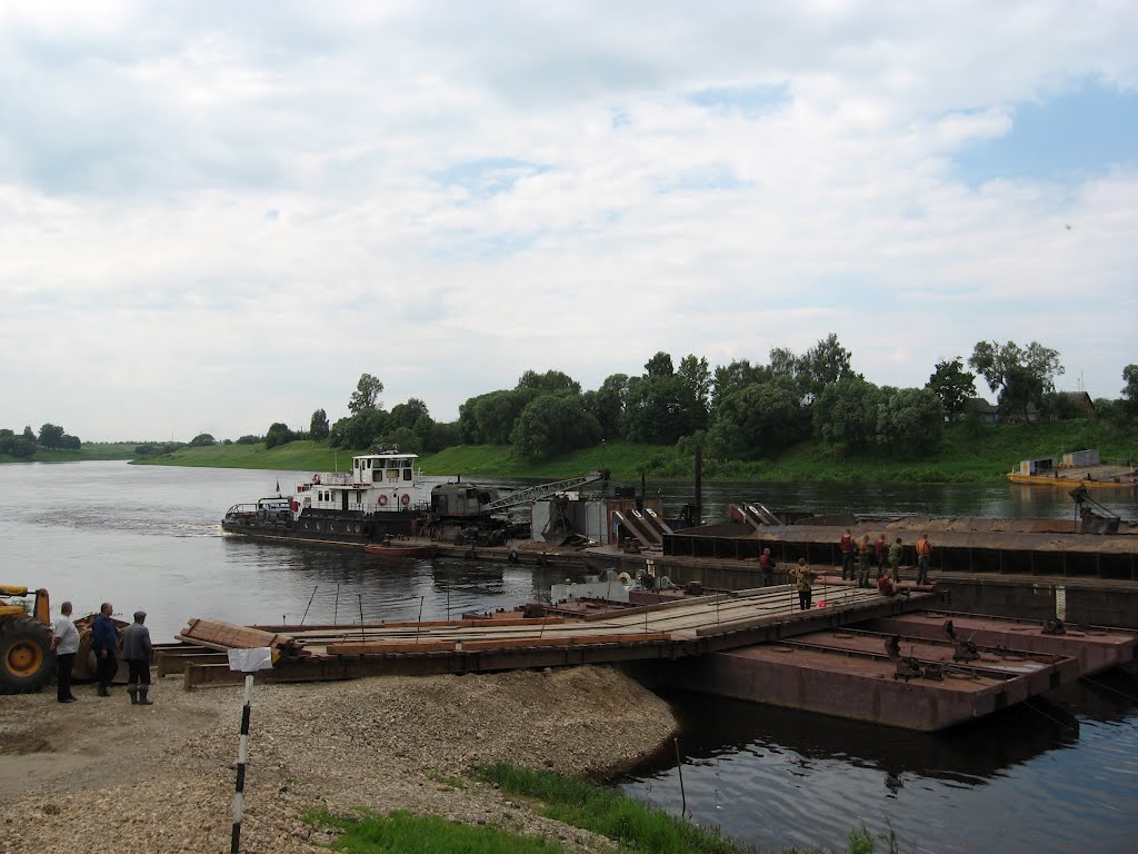 Проход  баржи