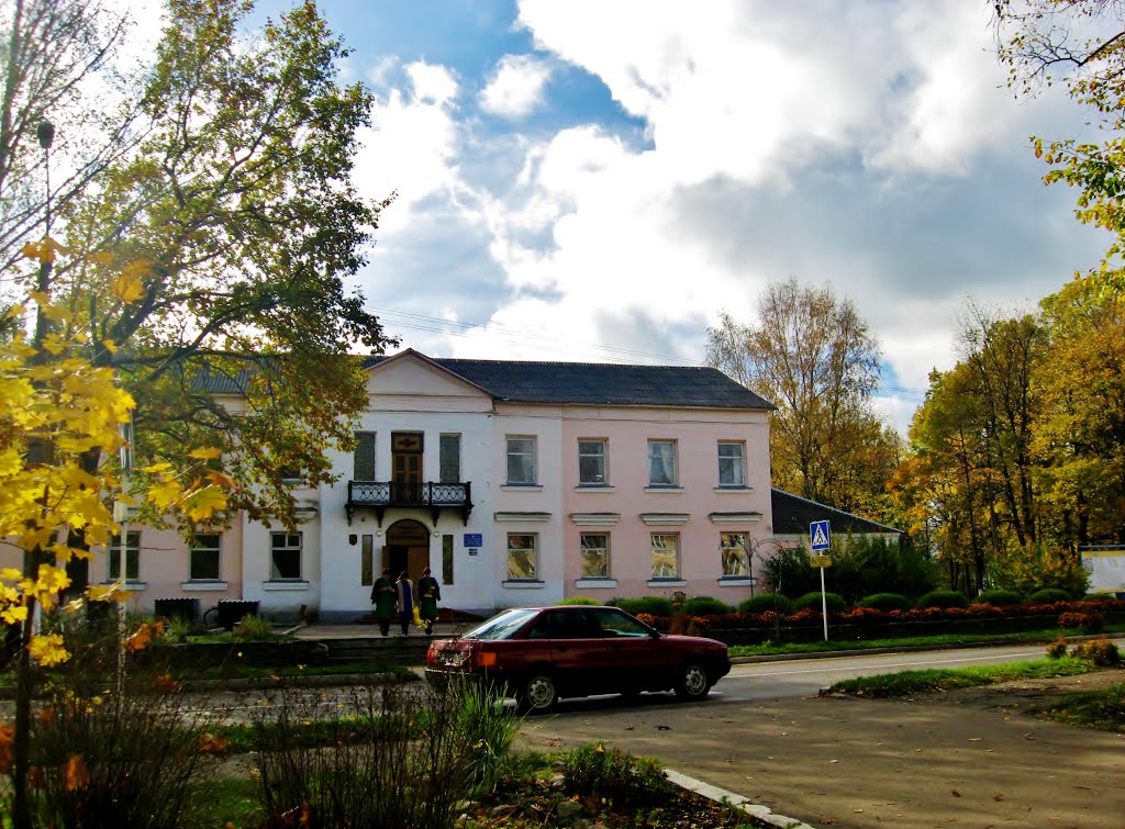 08.10.2012 12:43  Улица Коммунистическая, 18. Здание детской школы искусств.