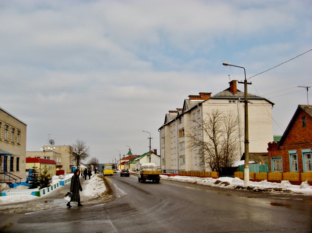 27.02.2013 13:50   Перекрёсток улиц Урицкого и Октябрьской. С левой стороны здание районного военного коммисариата.