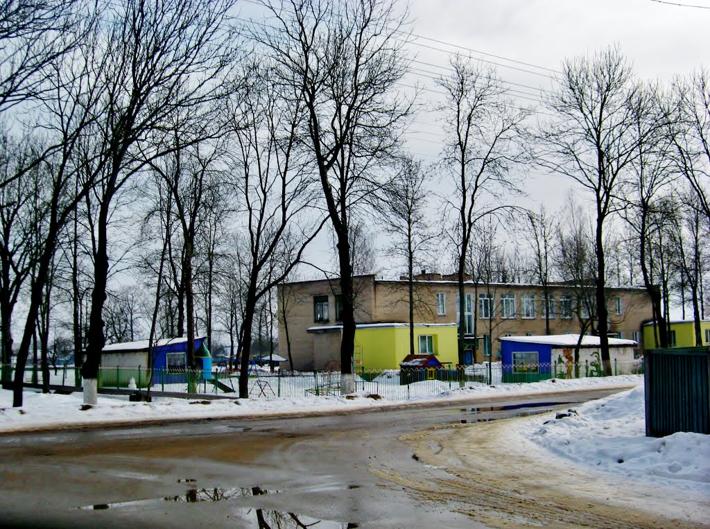 27.02.2013 13:57  Место соединения улицы Карла Маркса и улицы Володарского. Детский сад №1.