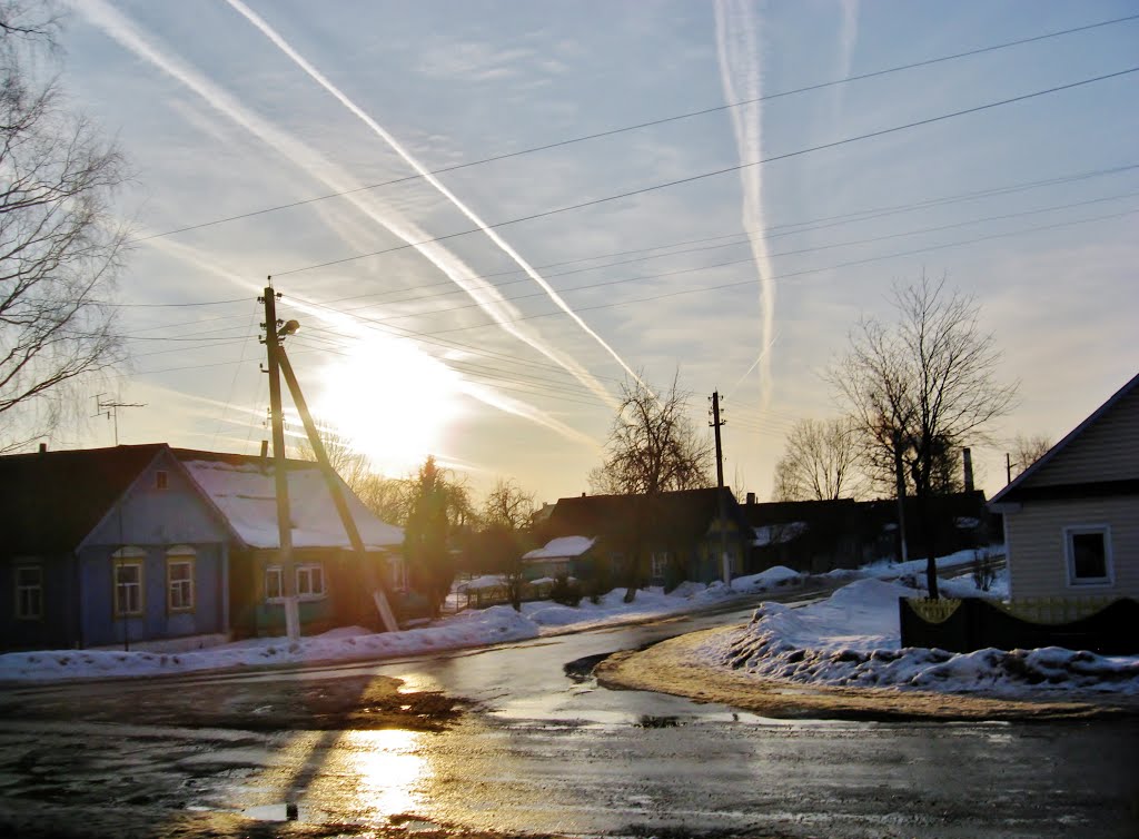 27.02.2013 17:34  Место соединения улиц Володарского и Октябрской.