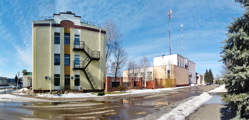 07.03.2013 13:40  Панорамная фотография.Вид с перекрёстка улиц Карла Маркса и Чуклая на торец здание Белорусагробанка.