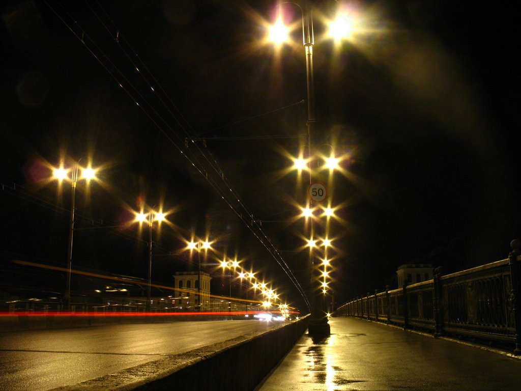 The bridge over Dźvina in Viciebsk at night