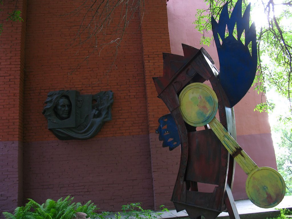 Winged clock near  Marc Chagall Art-center