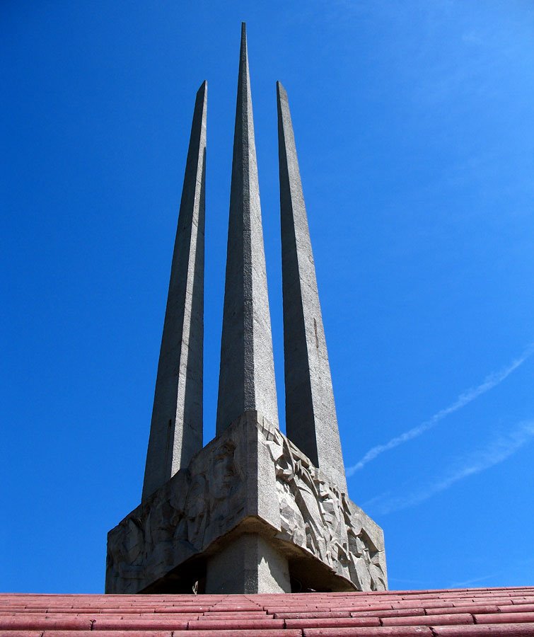 Monument to WW2 Three bayonets in Viciebsk