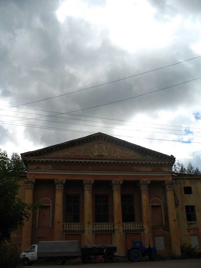 The tumbledown recreation center at Hančarnaja street in Viciebsk
