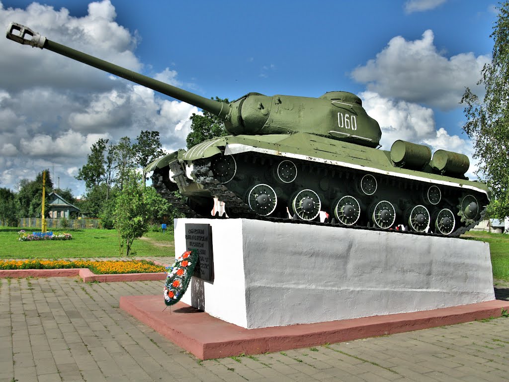 ИС-2. Памятник героям танкистам.