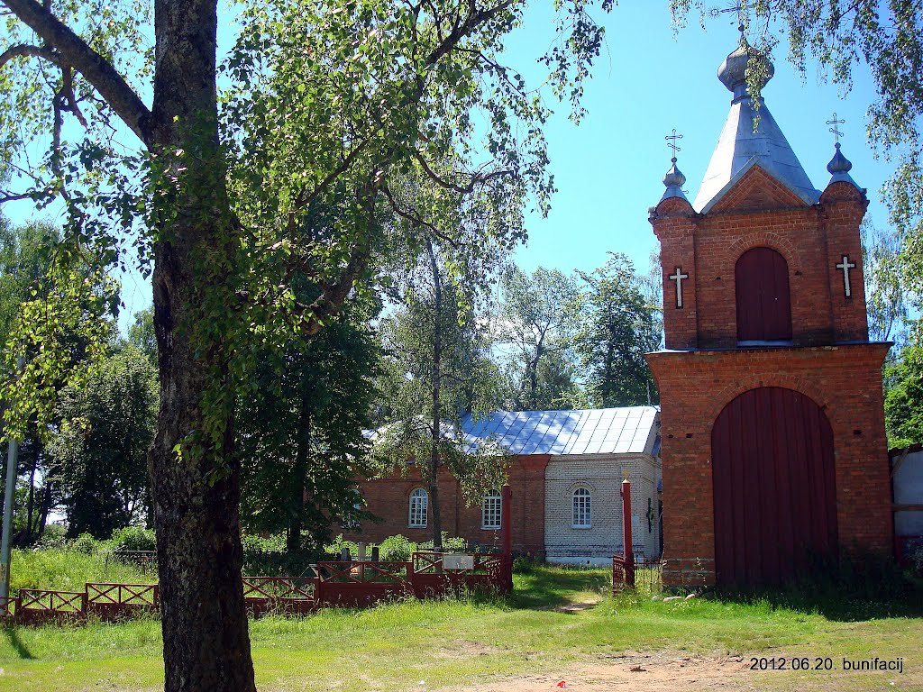 Церковь на кладбище