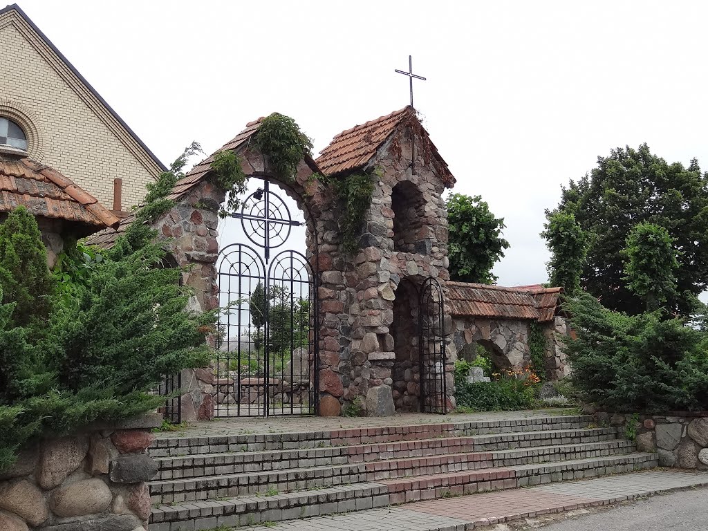 Holy Trinity catholic church / kaścioł Najśviaciejšaj Trojcy (1991–1995)