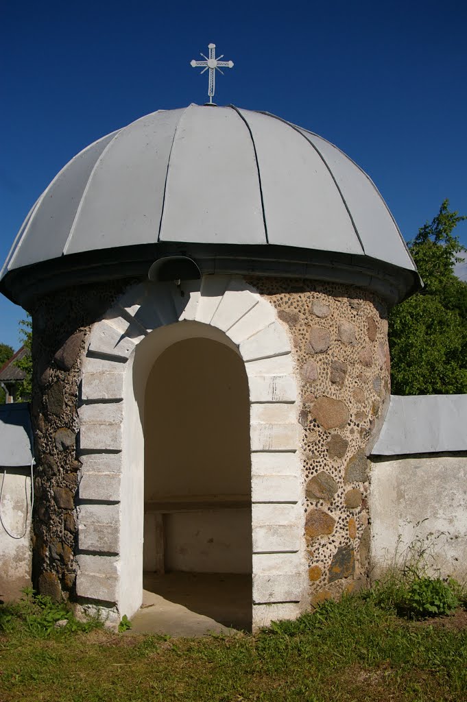 Пиедруя.Стены католического костёла. 2008-06-15