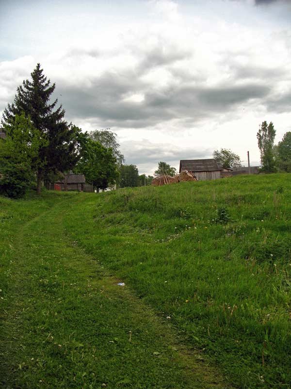 Hillside road in Druja
