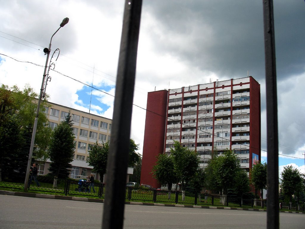 Red House at the center of Navapolack