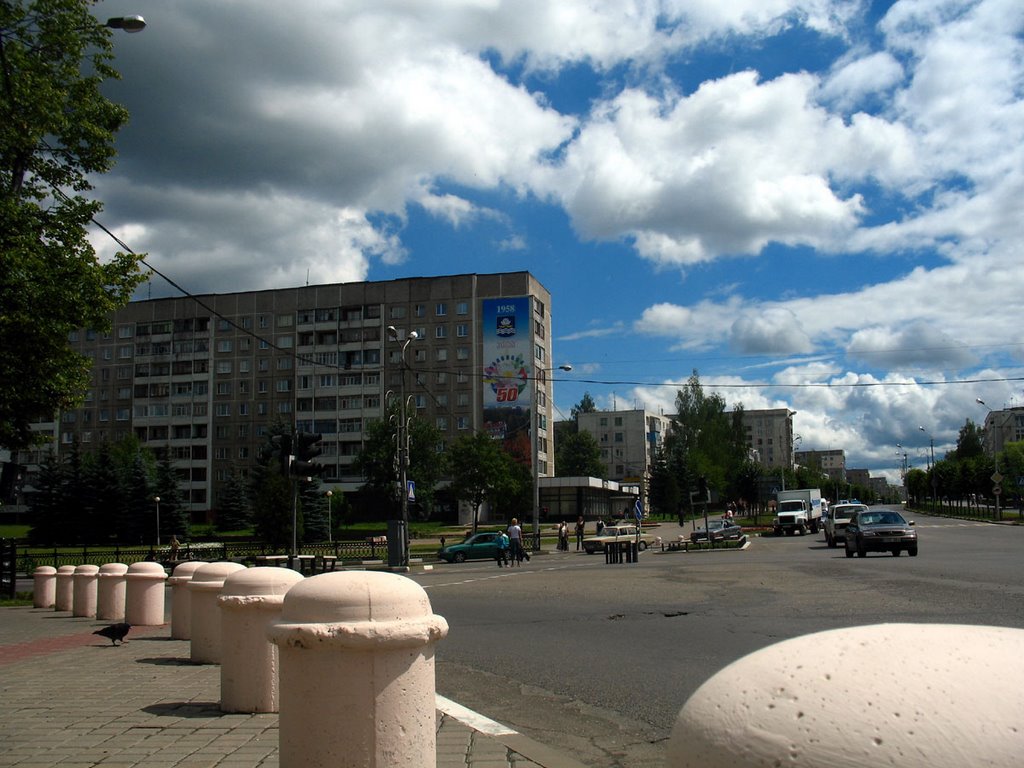 Crossroad of Maladziožnaja & Kalinina streets in Navapolack