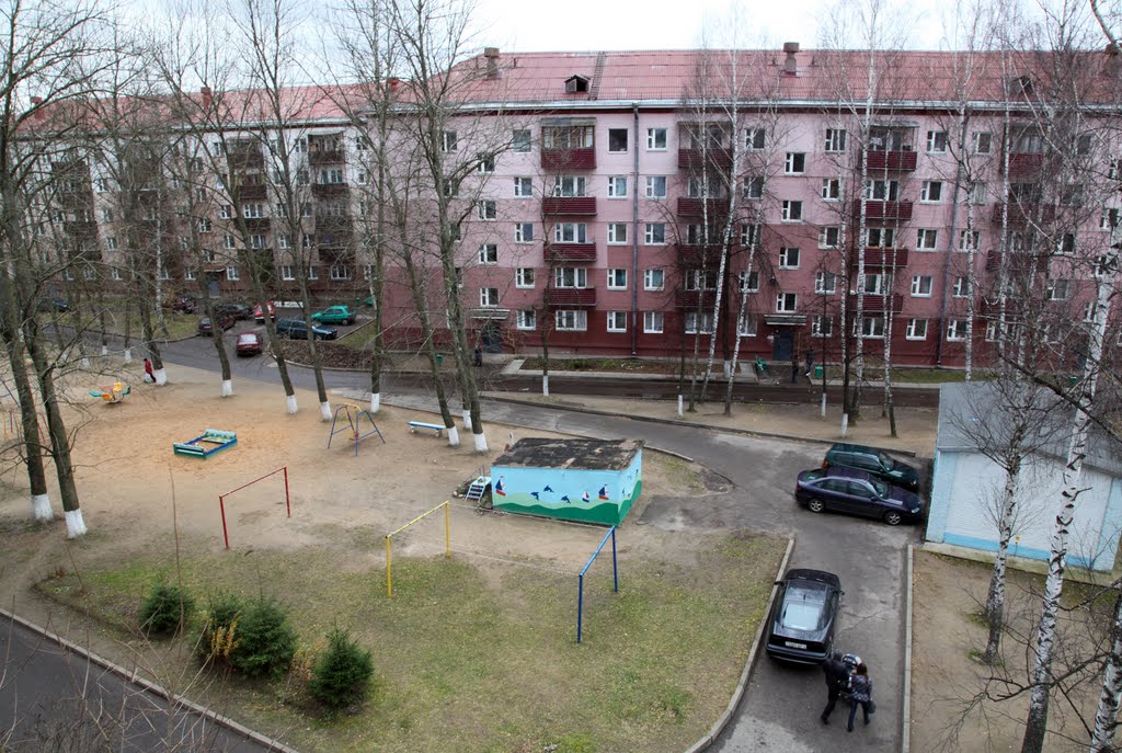 Двор ул.Школьная, 4