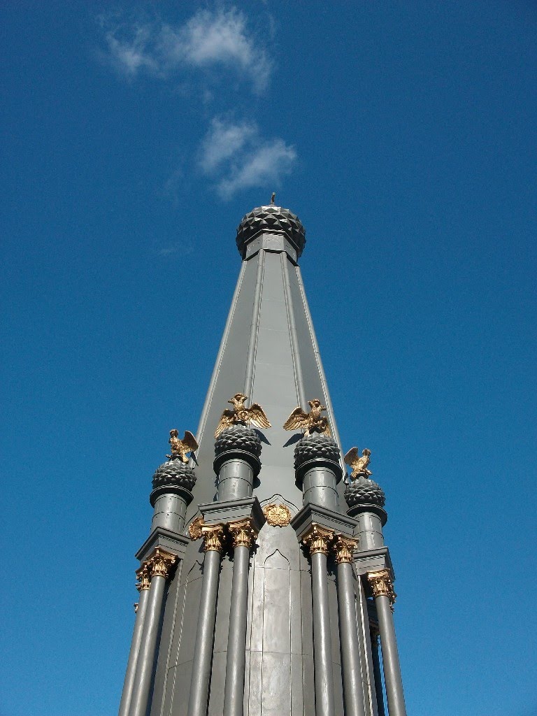 Памятник героям 1812 г. / A monuments to Russian heroes of 1812