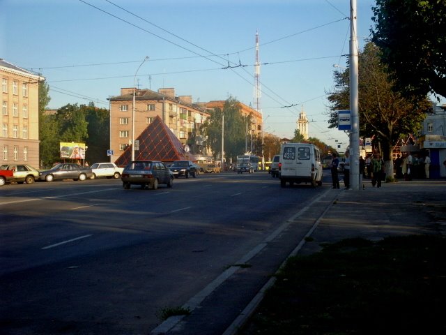 Sovetkaya St. and its Pyramids. _ Пирамиды рядом с универмагом.