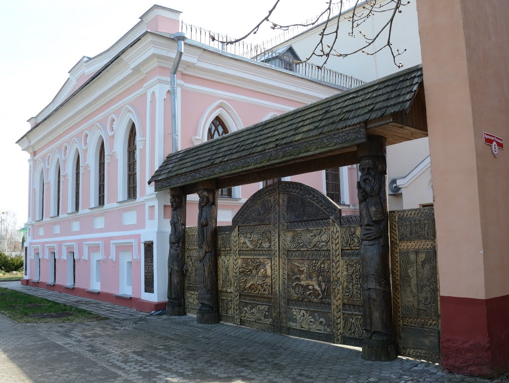 Ветковский музей народного творчества. Резные ворота Vetka museum of peoples creative work. Carved gate