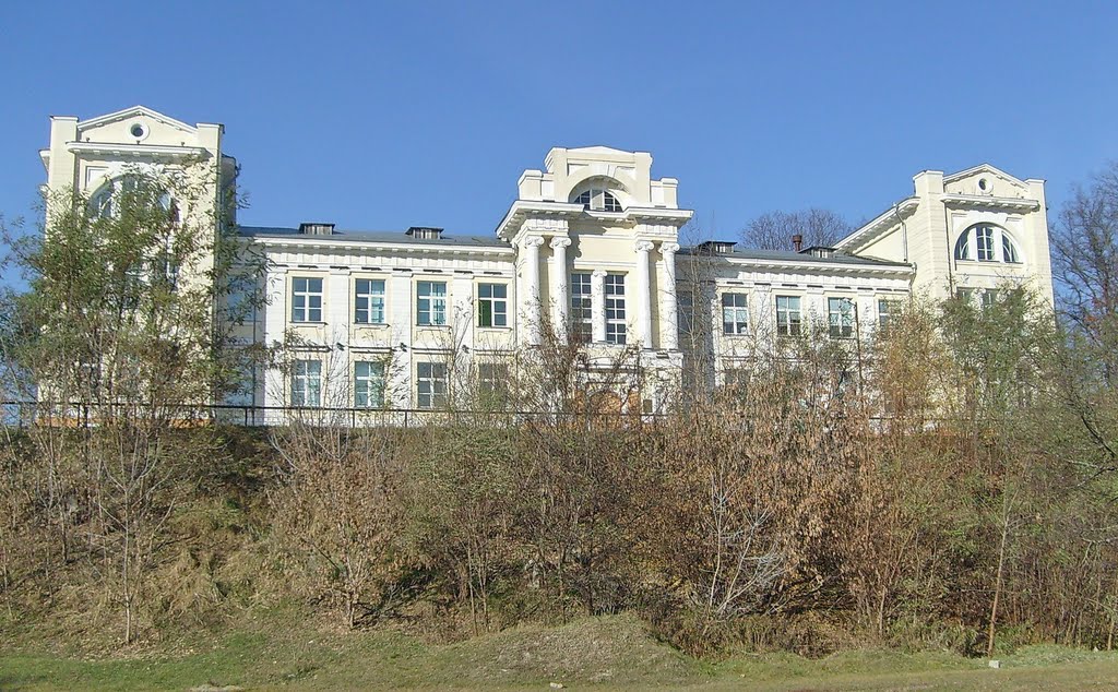 Комиссарова 27