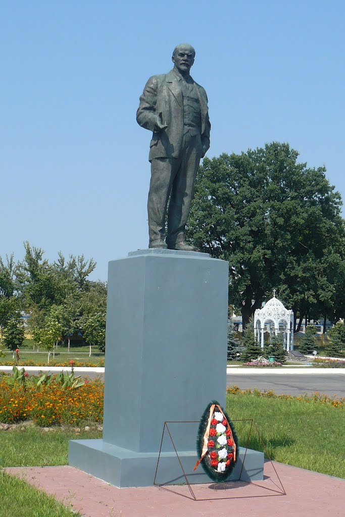 Lenin statue / Zjitkovitsji / Belarus