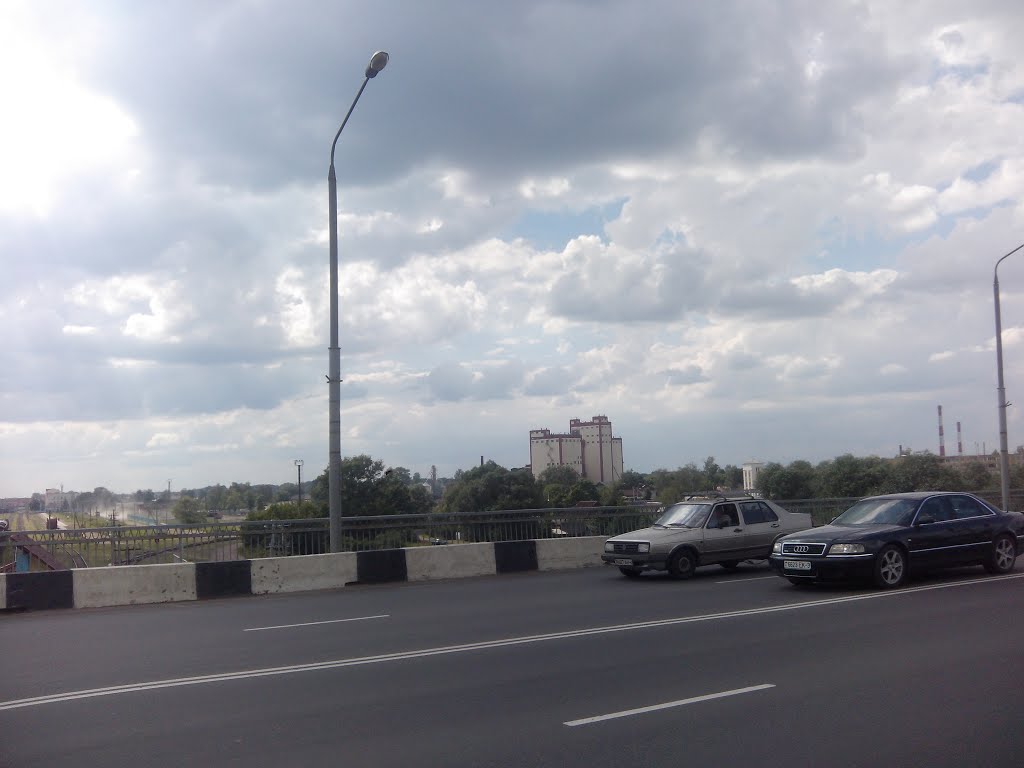 Аўтамабільны мост праз чыгунку