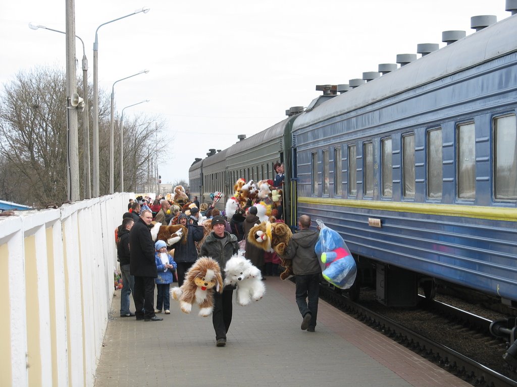 Zhlobins rail station.The sale of soft toys to train passangers