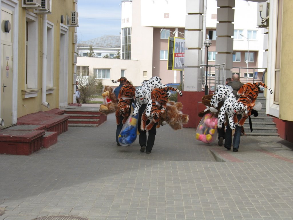 Не прадалі. Not sold.