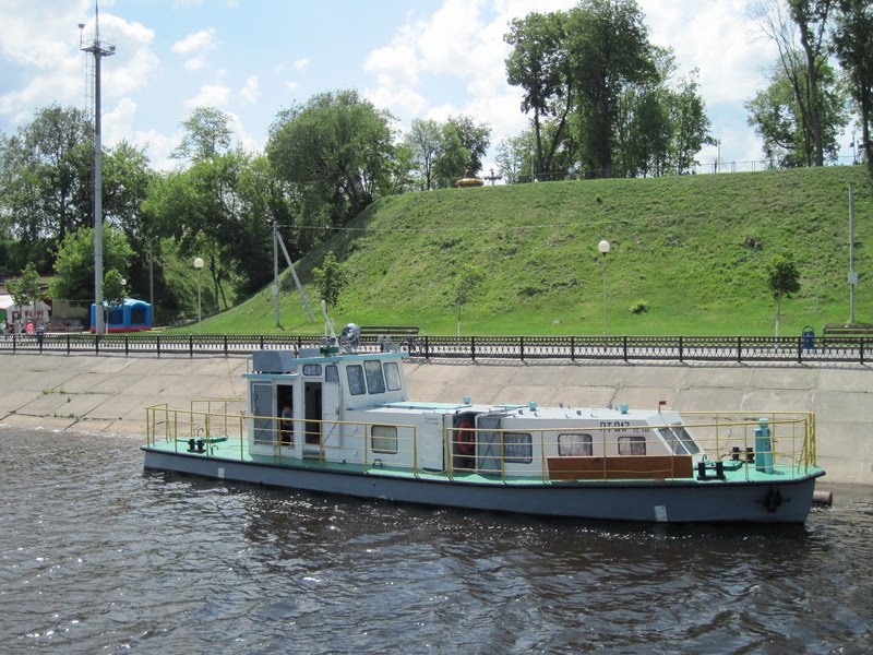 Прогулочный теплоход