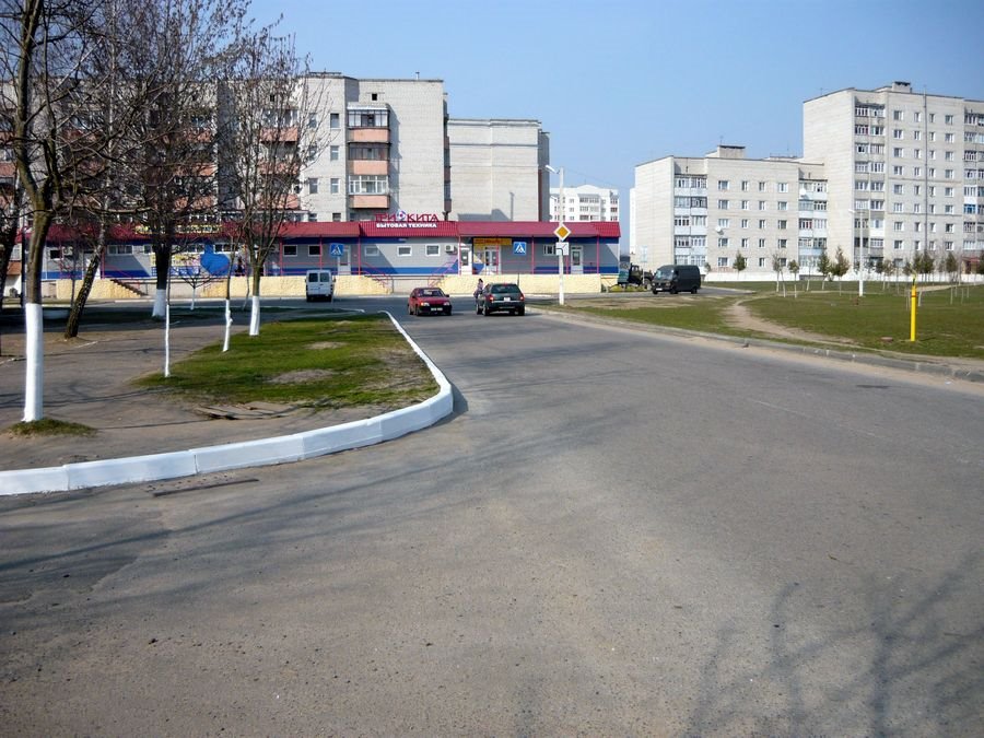 Рогачев микрорайон "Девятки" магазин "Три Кита"