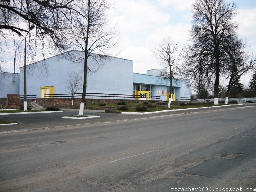г. Рогачев Кинотеатр "Луч". 2009 весна