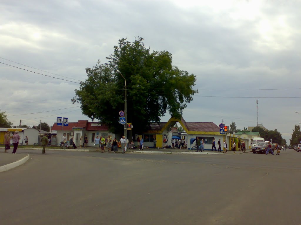 Перекресток с дорогой Р-43. Рынок