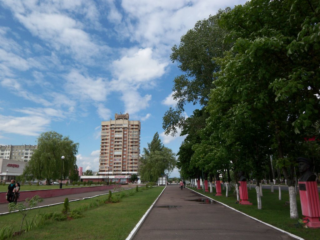 Alley of Glory (sculptures of WWII heroes)