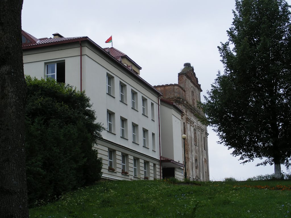 Адміністрацыя і Касцёл